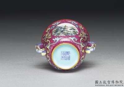 图片[3]-Cup with two handles and four panels of landscape on a polychrome red ground in yangcai painted enamels, Qianlong reign (1736-1795), Qing dynasty-China Archive